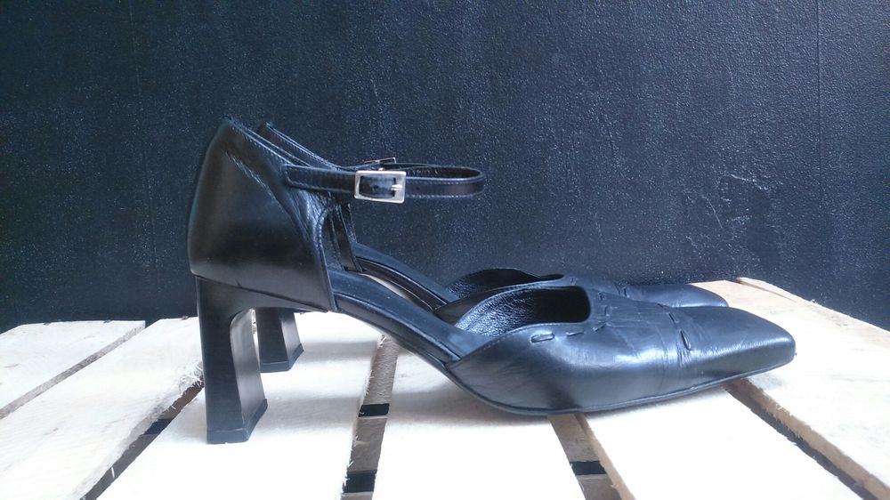 Czarne skórzane r.40/41 kwadratowy nosek