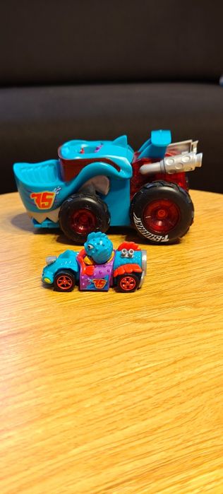 Zestaw jak na zdjęciu T-racer T-shark