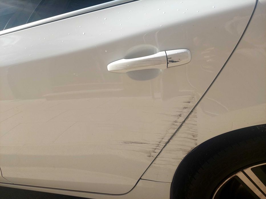 Volvo v60 d6 hybrid plugin diesel 2.4 awd — photo 4