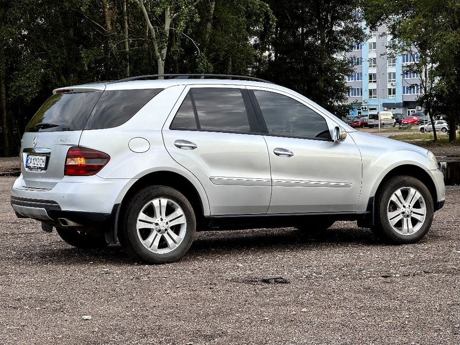 автомобіль мерседес МL 350