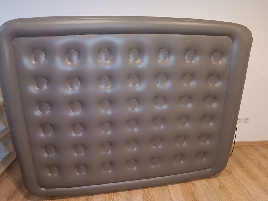 Materac z zintegrowaną pompką 160x200