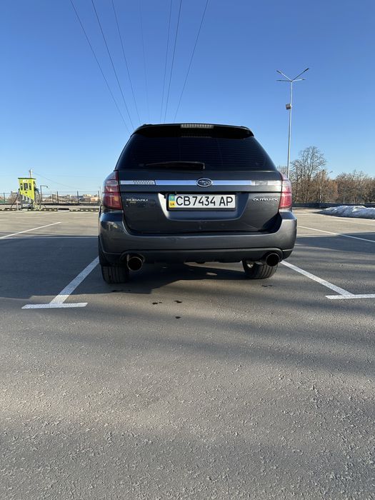 Subaru Outback 3.0 AWD symmetrical
