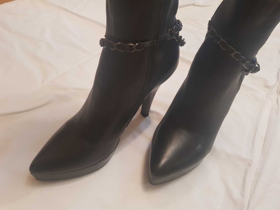 Сапожки кожані, одіті один раз. В ідеальному стані.