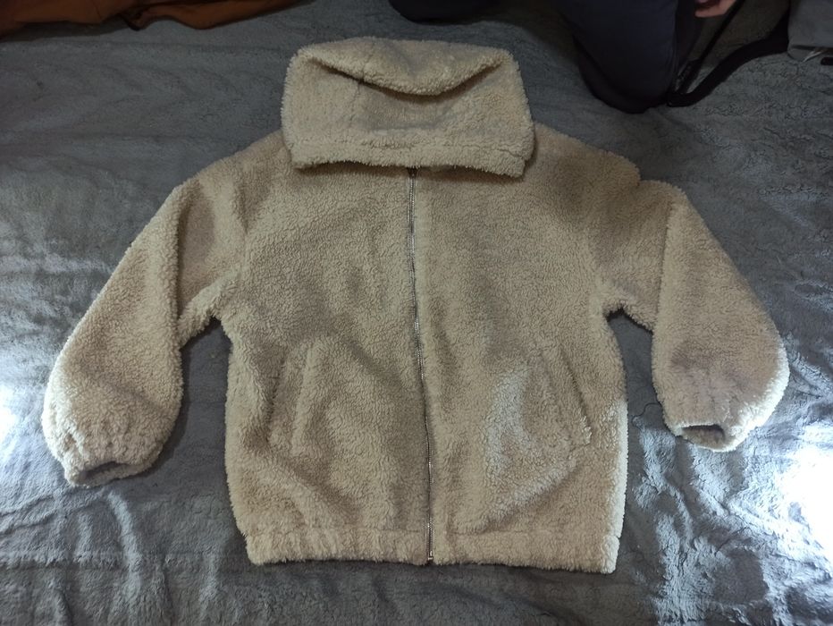 Продам курточку на дівчинку. Зріст - 152 см