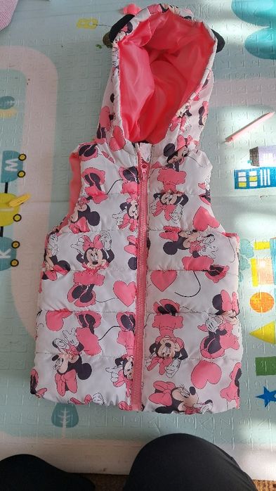 Безрукавка на дівчинку 86 розмір