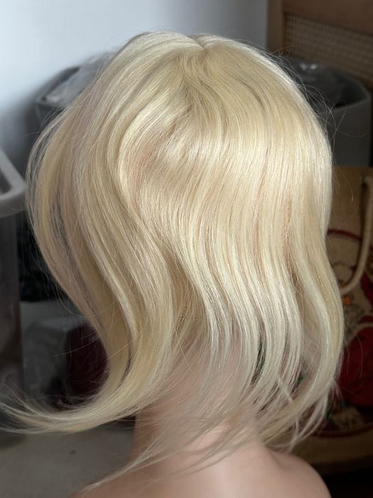 Blond topper z grzywką włosy naturalne