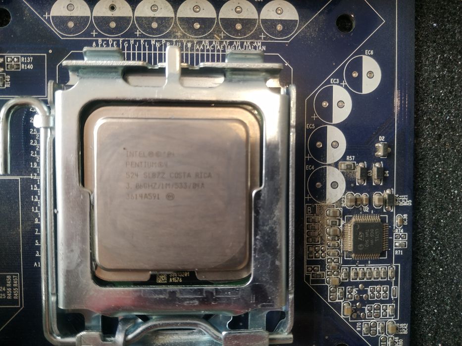 Материнка FOXCONN PC 915M12-GL-6LS+проц Pentium 4+ память