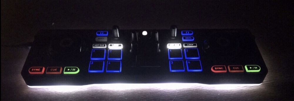 Vendo a minha mesa de DJ em ótimo estado.