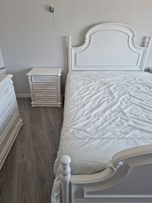 Mobilia de quarto( completo) madeira maciça, pintado de branco