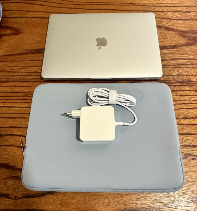 Macbook Pro 2017 13.3 i5 16GB RAM 256ssd + carregador + bolsa silicone