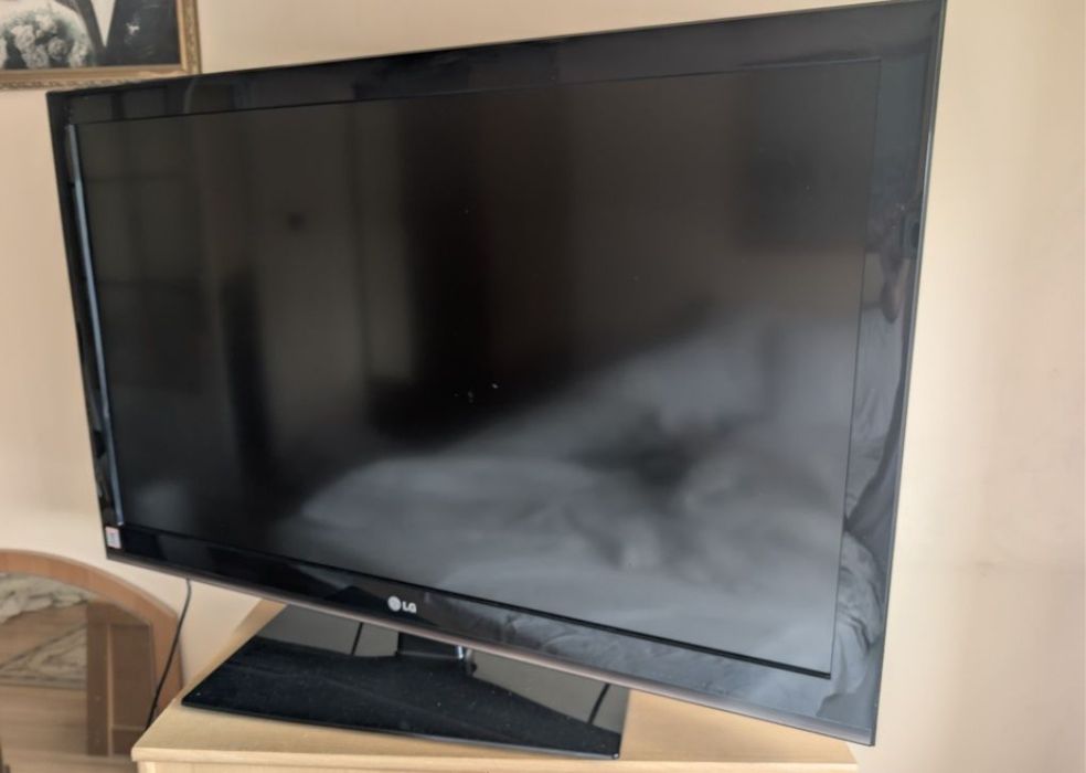 Telewizor LG  42 cale Full HD – sprawny, zadbany
