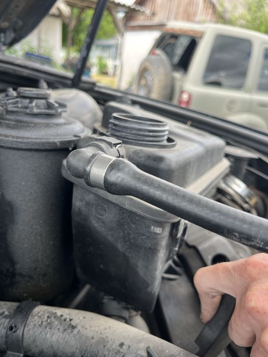 Расширительный бачок с крышкой BMW 5 (E60/E61) 6 (E63/E64) 7 (E65/E66/E67) X3 (E83)