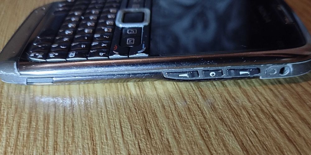 Телефон-комунікатор Nokia E71-1 оригінал