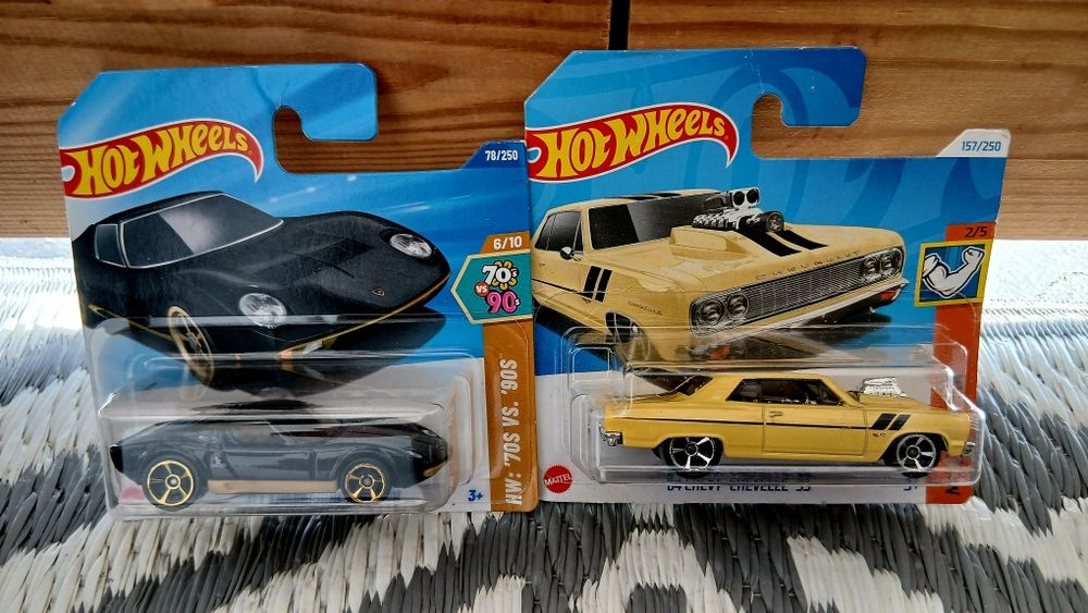 Samochodziki hot wheels