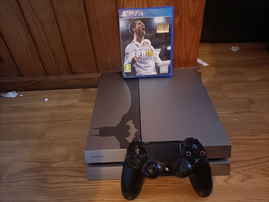 PlayStation 4 edição limitada + comando + jogo