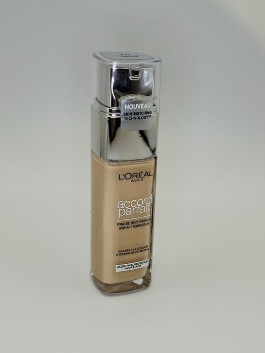 L'Oréal Paris Accord parfait True Match podkład płynny 24h nawilżenie z kwasem hialuronowym 30 ml.