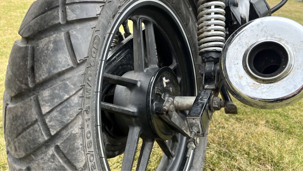 Мотоцикол bajaj v15