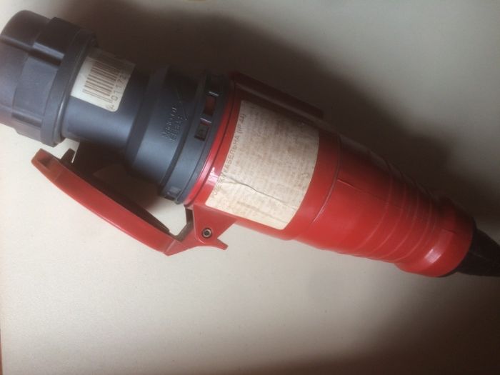 Розетка кабельная ( IP44 )