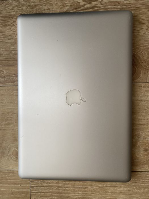 MacBook Pro 17 cali i5 mid.2010