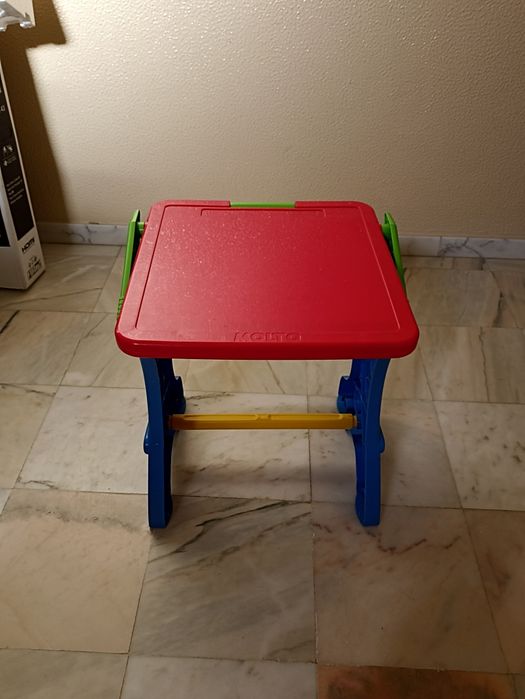 Quadro de giz com banco