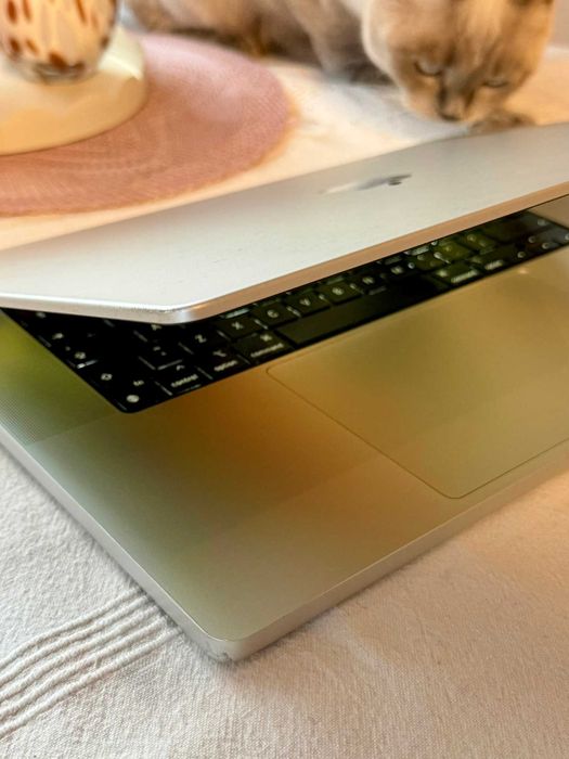 Apple MacBook Pro 16" 2023 M2 Pro 32GB 1TB SSD A2780