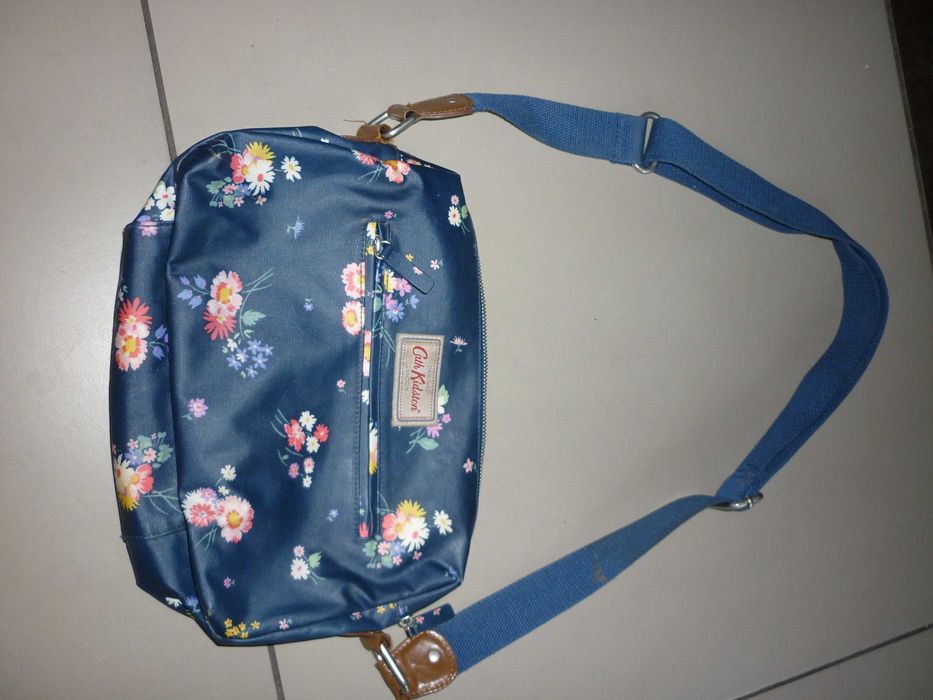 Cath Kidston torebka listonoszka z motywem kwiatów