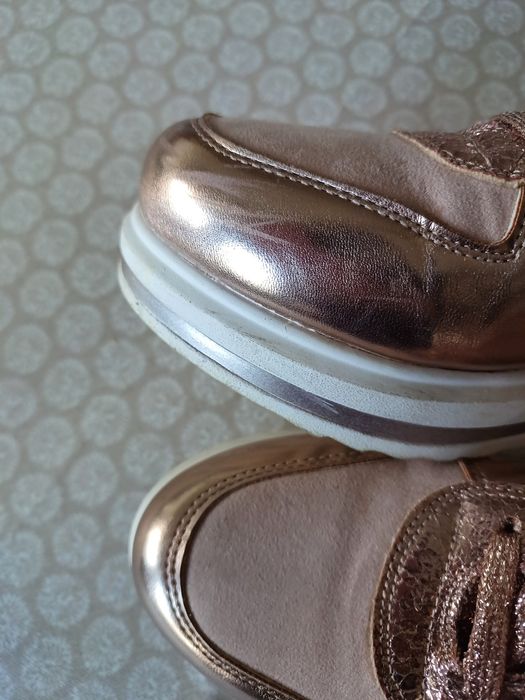 Sapatilhas cor ouro rosa. N.º39