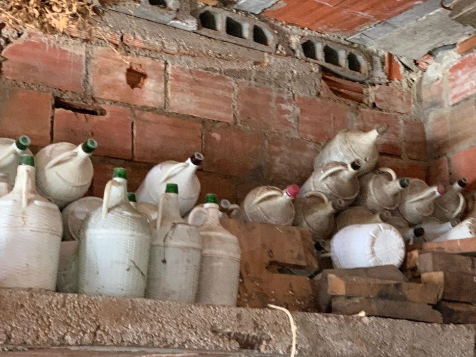 Garrafões com capa plástica