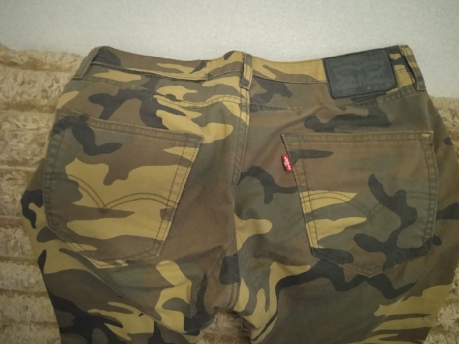 Levi's модель 511 в стиле Slim Fit с камуфляжным принтом.