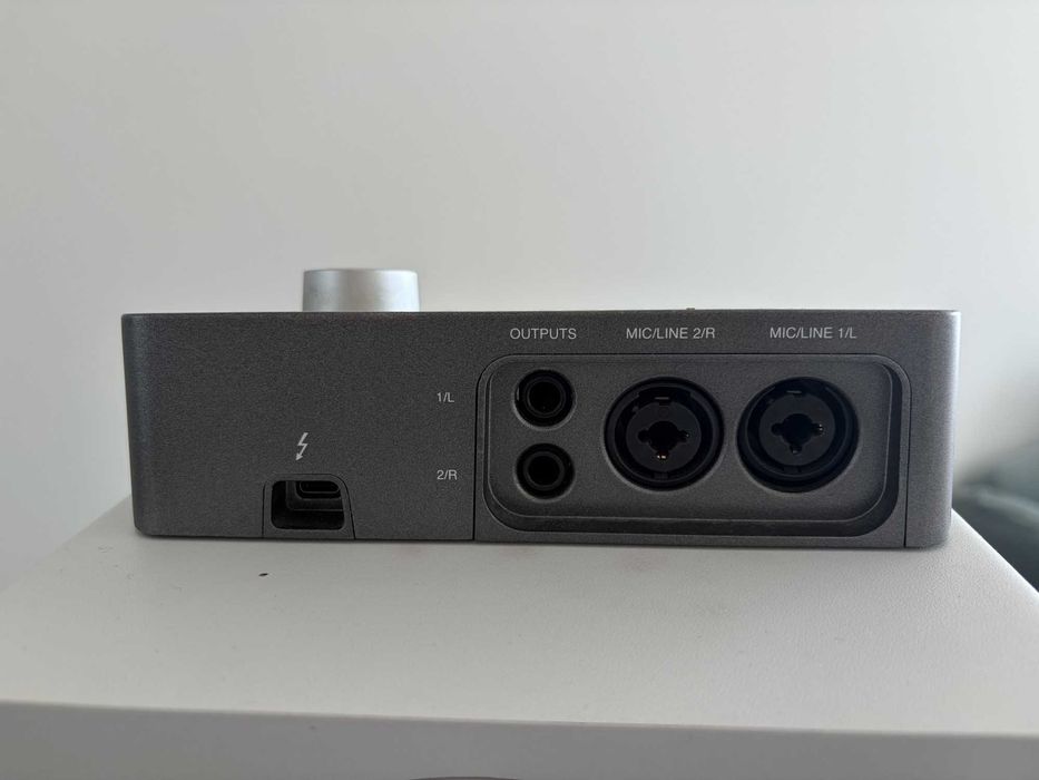 Universal Audio Arrow Interface Áudio Thunderbolt 3