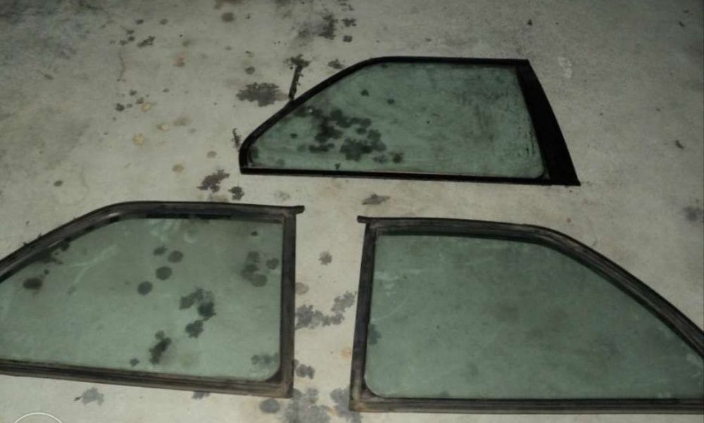 Vários peças para bmw E30, portas, forras, parafusos,etc.