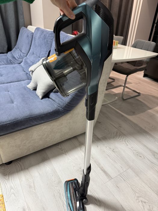 Продам пилесос philips power cyclone 7 21.6v speedpro aqua