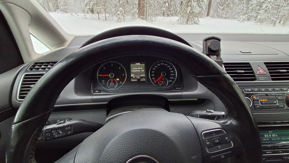 Продам wv  Touran 2.0 TDI  2011 року .