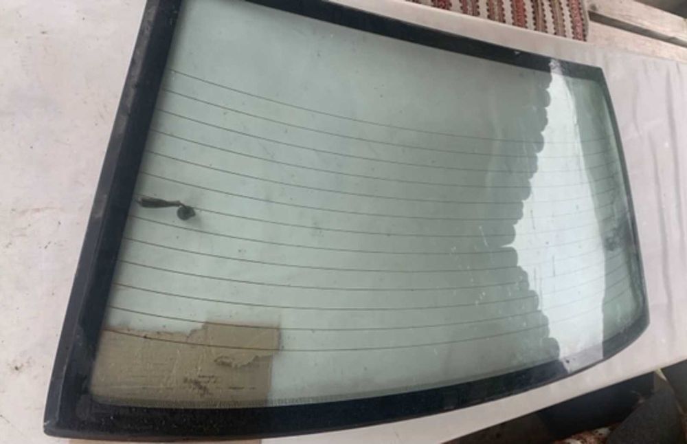 Стекла скло дверей форточки заднє скло Лансер 9 універсал седан