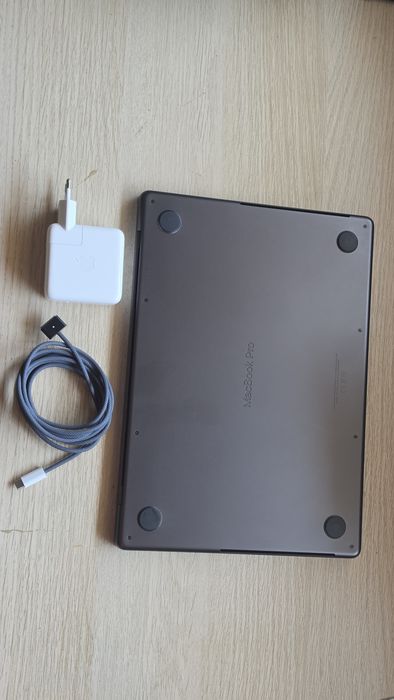 Macbook Pro M3 2023 18gb/512gb