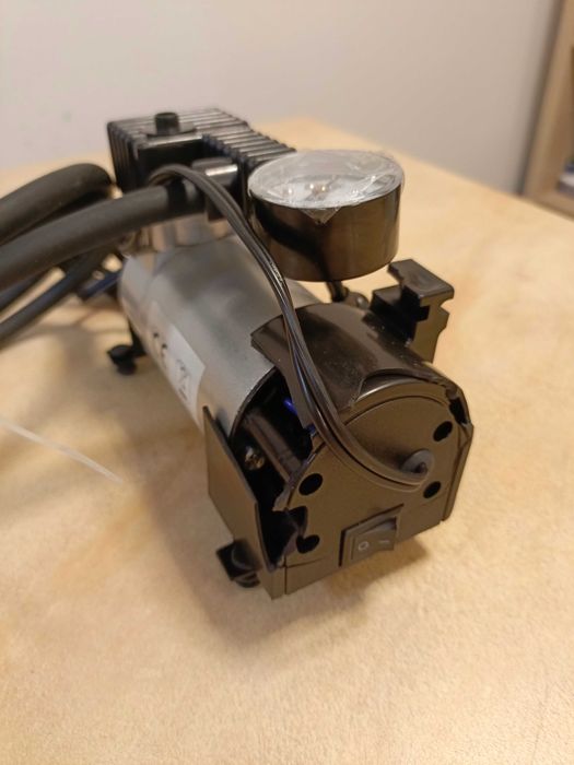 Solidny Metalowy kompresor samochodowy 12V