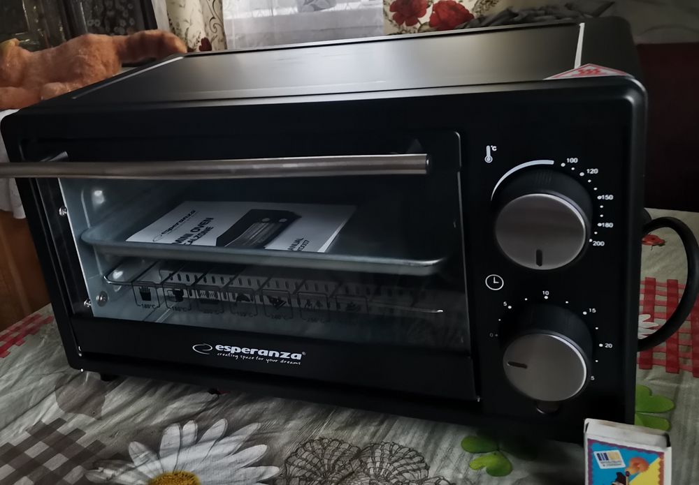 Продам электродуховка объем 10л.(!),не использовалась,продаю за ненадобностью