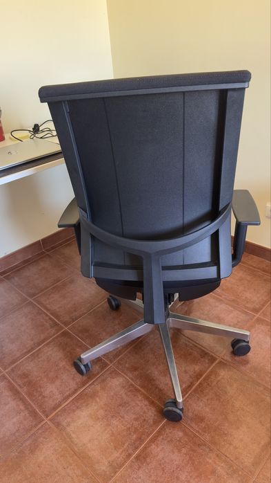 Cadeira com encosto reclinavel