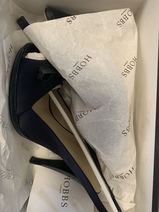 Босоніжки HOBBS. Alexandra Bow Sandal. Satin. Колір NAVY.