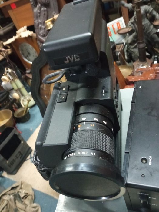 Máquina de filmar e gravador profissional.JVC.com mala.