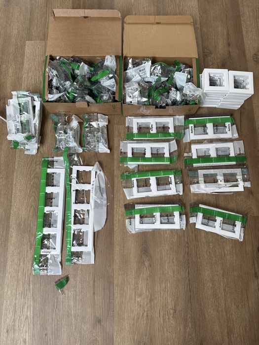 Gniazdka 30x schneider asfora z ramkoami 30x