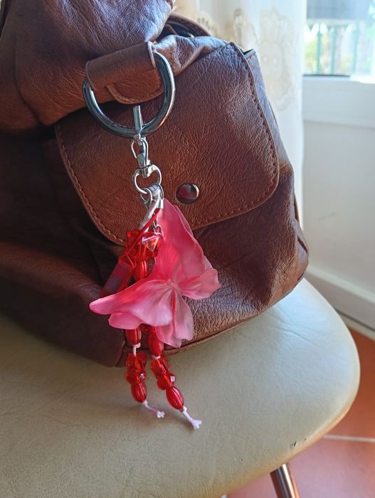 Bag charm artesanal borboleta