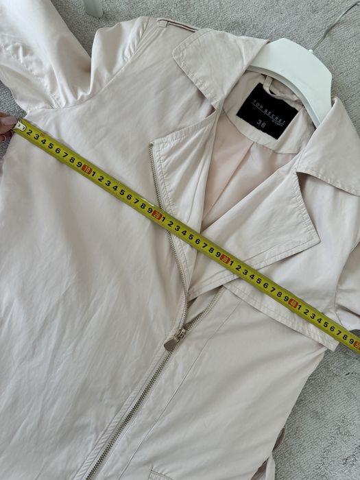 Płaszcz Top Secret 36 damski trencz pudrowy róż z paskiem