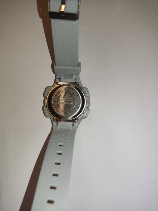 Часы наручные электронные