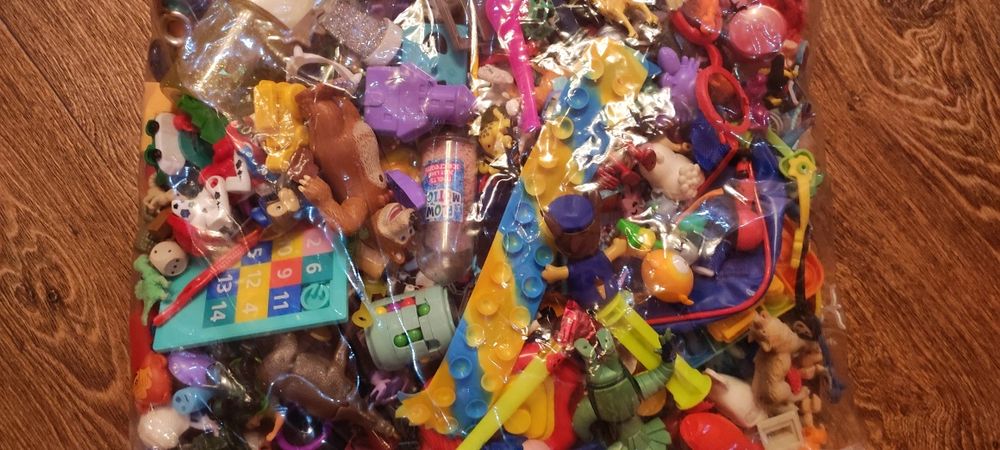 Большой пакет разных мелких игрушек