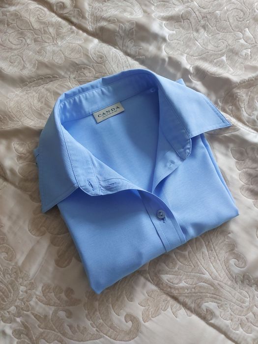 Blusa azul de meia manga