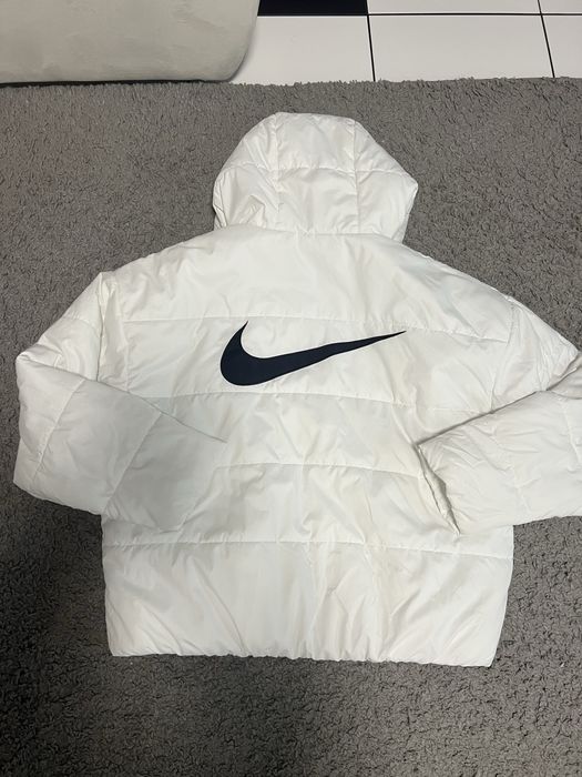 Куртка жіноча Nike