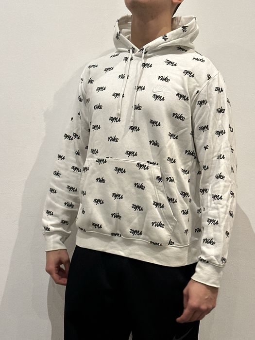 Nike bluza biała w monogramy z kapturem z nadrukiem