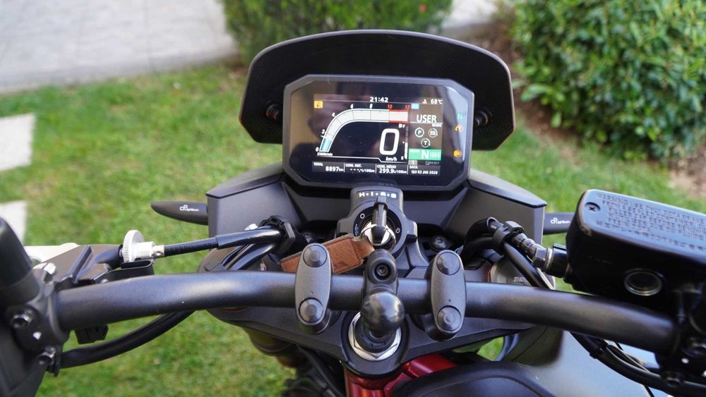 Honda CB750 Hornet 2023 – Apenas 8897 Km - Oportunidade