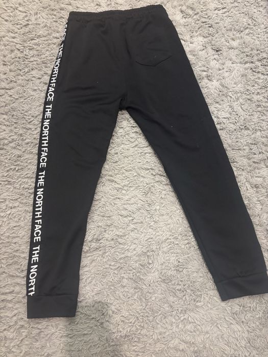 Czarne spodnie dresowe